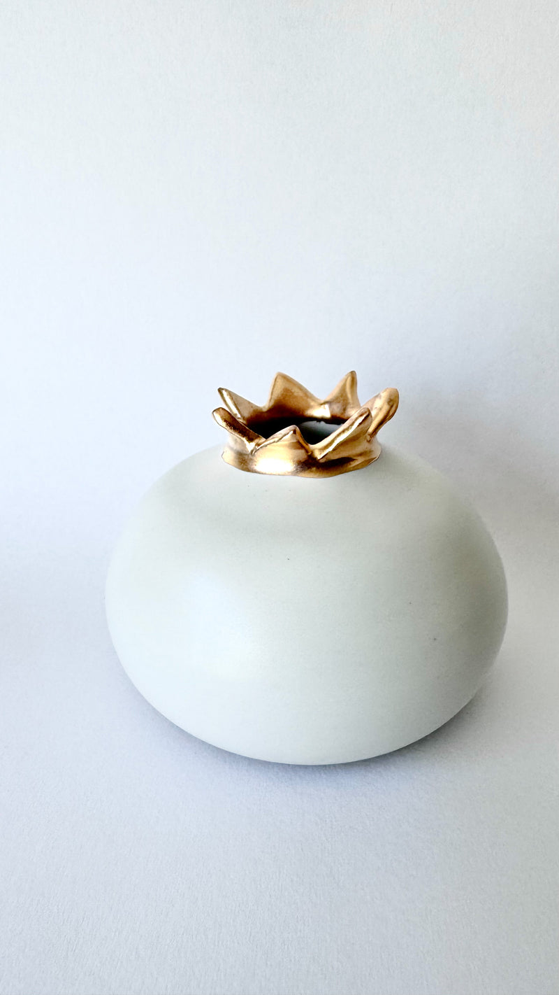 Pomegranate vase with gold accent no 1