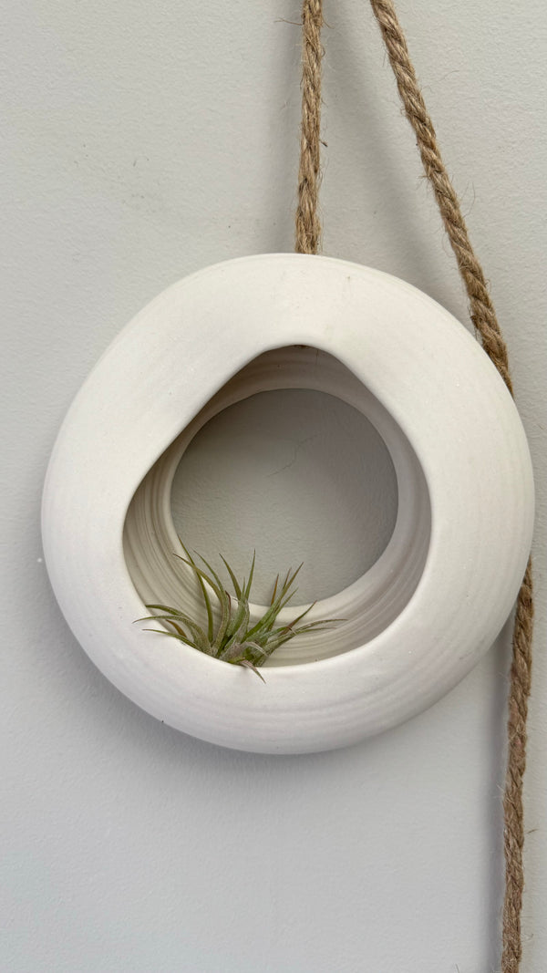 Flow organic O-planter raw porcelain by GOLEM no2